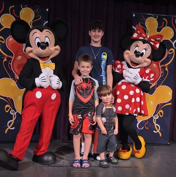 Meet your Posher, Sammi - Picture 2 of 3